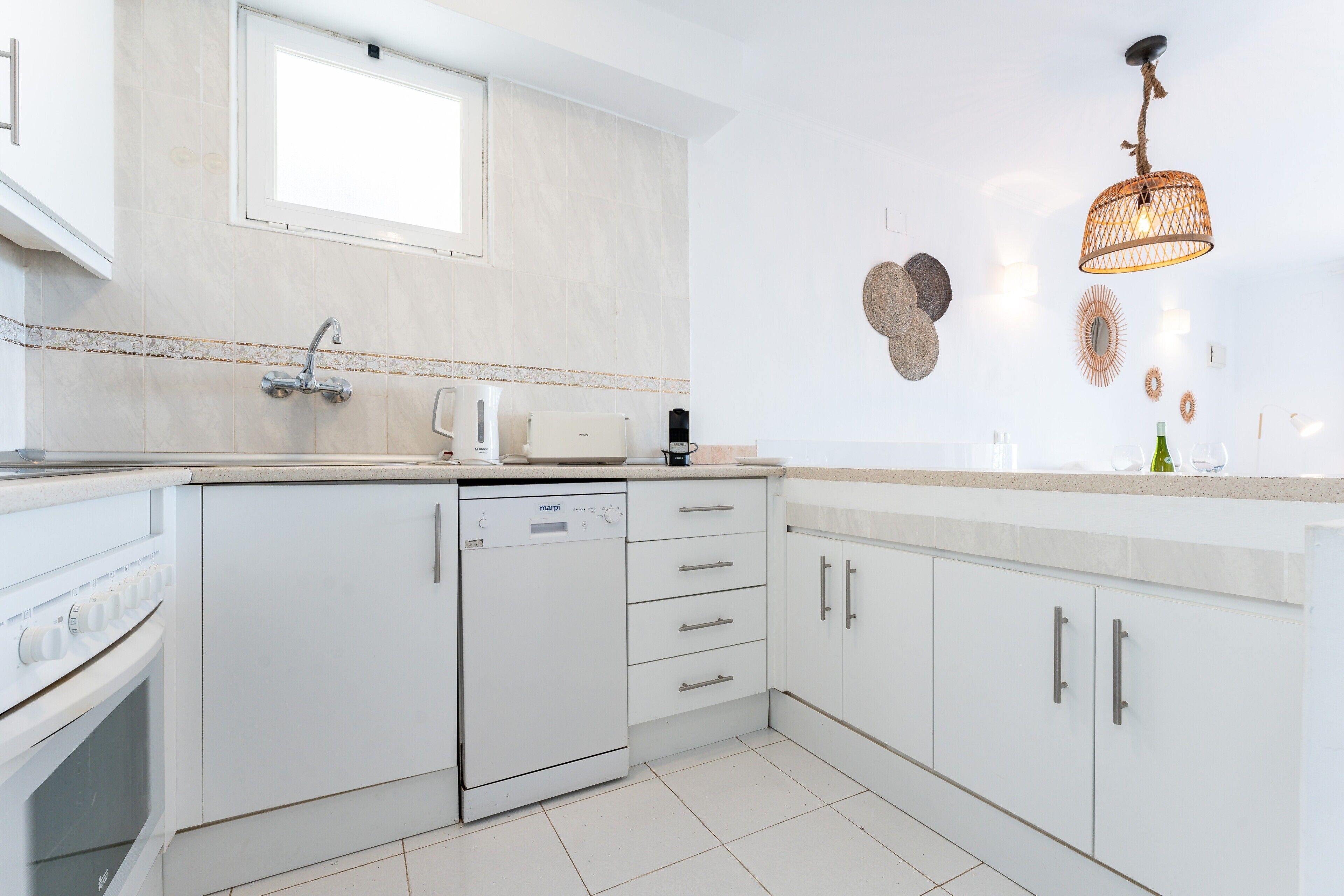 雪櫃、微波爐、焗爐、爐具