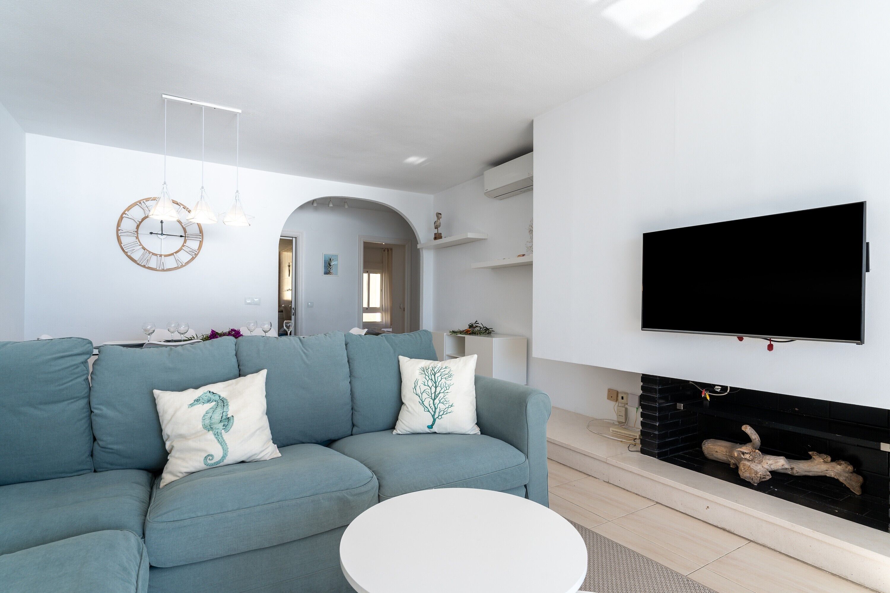 Fernseher, Tischtennisplatte, Streaming-Dienste