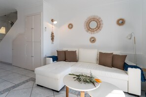 TV, mesa de pingue-pongue