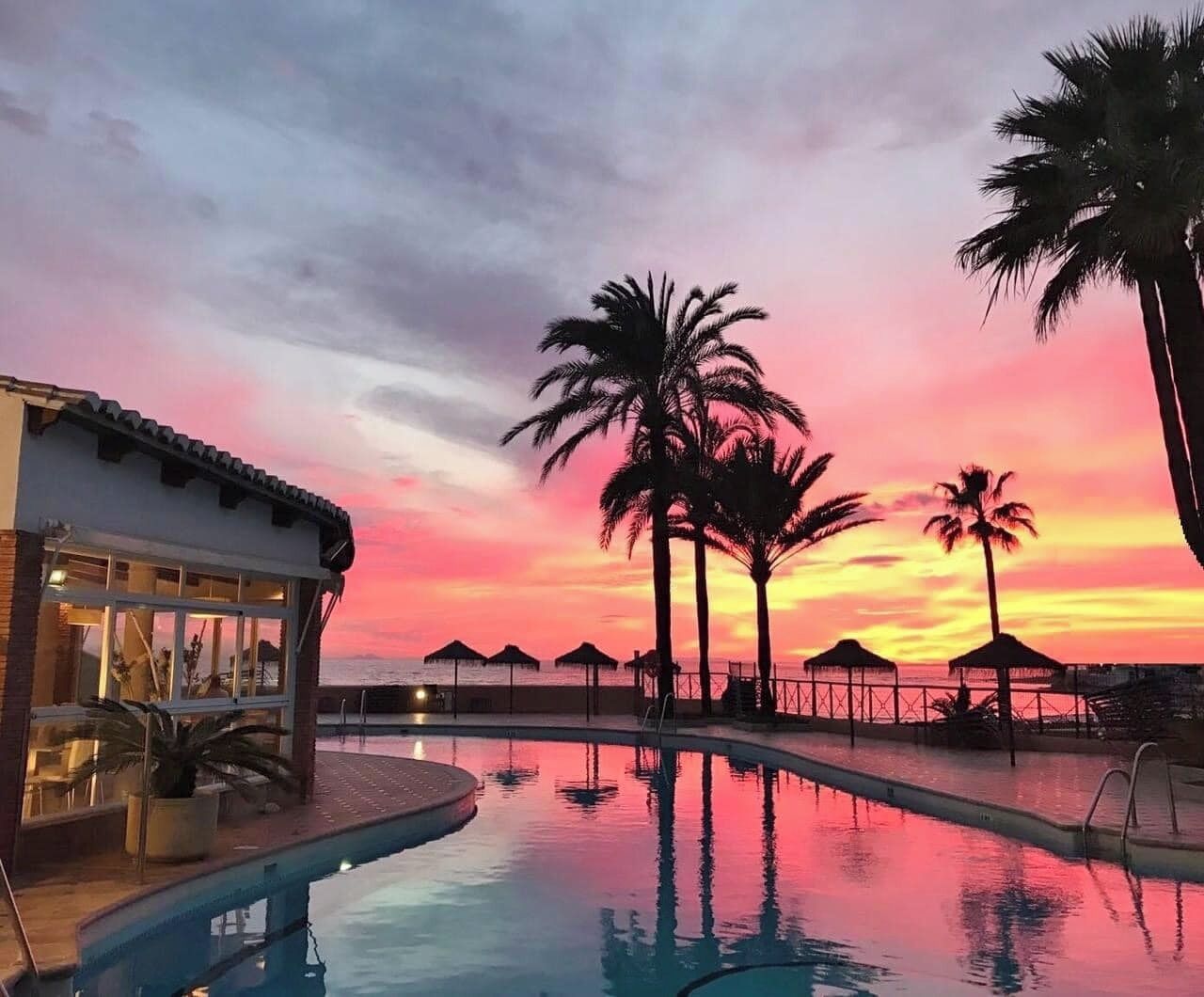 Alberca techada y alberca climatizada