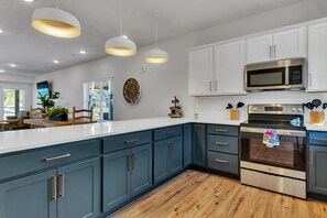 Fridge, microwave, oven, stovetop - Feel Like Royalty at this Magnificent Chateau with Amazing Lake Views! (Branson)