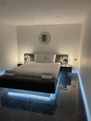 1 Schlafzimmer, Schreibtisch, Bügeleisen/Bügelbrett, kostenloses WLAN