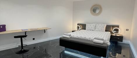 1 bedroom, desk, iron/ironing board, free WiFi