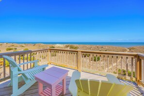 Property grounds - Oceanfront Home in Waves with Hot Tub, Smart TVs, Grill. Don't Waves Goodbye! (Waves)