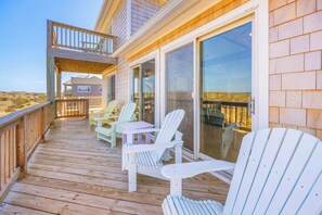 Terrace/patio - Oceanfront Home in Waves with Hot Tub, Smart TVs, Grill. Don't Waves Goodbye! (Waves)
