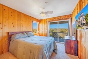 4 bedrooms, free WiFi, bed sheets - Oceanfront Home in Waves with Hot Tub, Smart TVs, Grill. Don't Waves Goodbye! (Waves)
