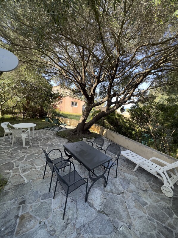 Outdoor dining - Plage de Sable fin à 50m ! Idéal Pour les Familles (Sari-Solenzara)