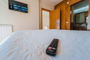 4 室のベッドルーム、セーフティボックス (室内)、旅行用ベビーベッド、WiFi (無料)