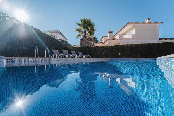 Piscine extérieure, piscine chauffée