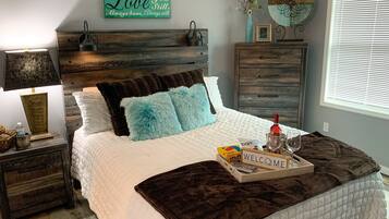 1 quarto, cofres nos quartos, ferros/tábuas de passar roupa