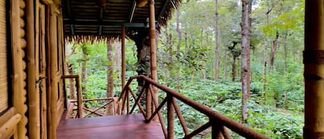 Classic Tree House | Terrace/patio