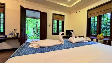 Deluxe Cottage | Desk, soundproofing, free WiFi, bed sheets