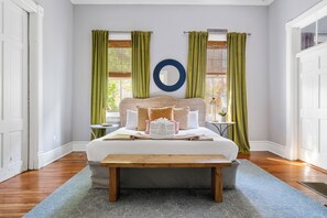 6 habitaciones, escritorio y tabla de planchar con plancha 