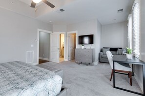 2 bedrooms, desk, iron/ironing board, WiFi