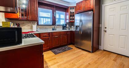 Newly Renovated Modern Retreat l Near T