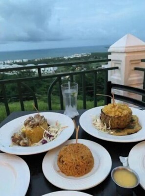 تناول الطعام بالخارج