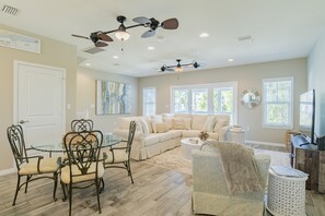 Smart-TV, DVD-Player, Stereoanlage