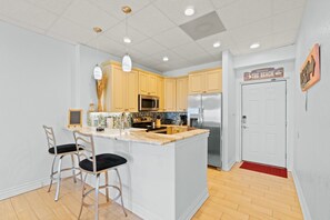 Fridge, microwave, oven, stovetop - Beachfront condo with balcony, pool, hot tub, AC, & W/D - snowbirds welcome (Pensacola Beach)