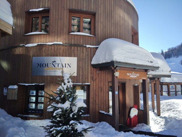 Exterior - Cozy Studio for 2 · Ski-in/Ski-out · Central Location · Balcony (Plagne Bellecôte)