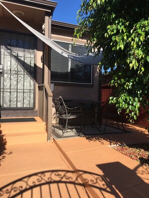 Terrace/patio - 1bd/1ba, sleeps 4 + Everyday Essentials for Your Stay + Pet-Friendly! (San Diego)