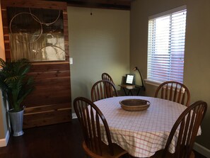 Dining - 1bd/1ba, sleeps 4 + Everyday Essentials for Your Stay + Pet-Friendly! (San Diego)