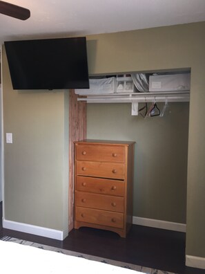 Interior - 1bd/1ba, sleeps 4 + Everyday Essentials for Your Stay + Pet-Friendly! (San Diego)