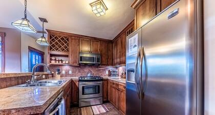 Cute mountain-vibe condo. Secluded feel, private entry and on shuttle route.