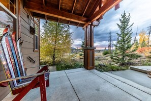 Terrace/patio - Cute mountain-vibe condo. Secluded feel, private entry and on shuttle route. (Fraser)