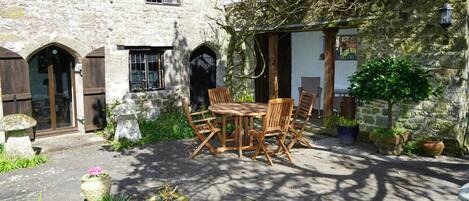 House | Outdoor dining