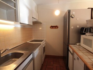 Micro-ondes, four, lave-vaisselle