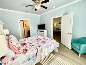 2 bedrooms, desk, iron/ironing board, free WiFi - Community Pool, Pet-Friendly Living, and Prime Location Near Town and Beach (Port Aransas)