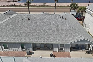 Exterior - Community Pool, Pet-Friendly Living, and Prime Location Near Town and Beach (Port Aransas)