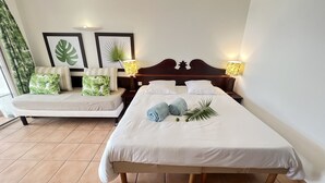 Two beds with white linens, a wooden headboard, and two bedside lamps. - Studio Ti Paradise Magnifique vue mer et Diamant (Sainte-Luce)