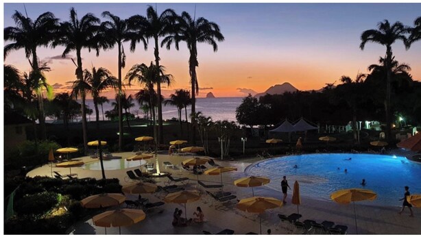 A resort pool area with palm trees, umbrellas, and lounge chairs. - Studio Ti Paradise Magnifique vue mer et Diamant (Sainte-Luce)