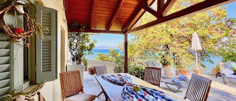 تناول الطعام بالخارج