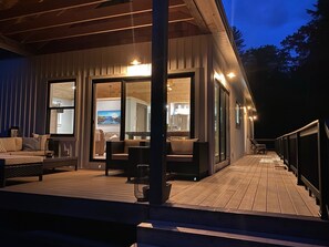 Terrace/patio - Cozy 4 bedroom Lakehouse on Norway Lake (Norway)
