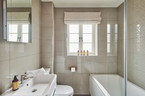 Articles de toilette écologiques, sÚche-cheveux, shampoing