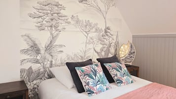 5 slaapkamers, een bureau, een strijkplank/strijkijzer, gratis wifi