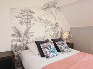 5 camere, una scrivania, ferro/asse da stiro, Wi-Fi gratuito