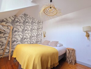 5 slaapkamers, een bureau, een strijkplank/strijkijzer, gratis wifi