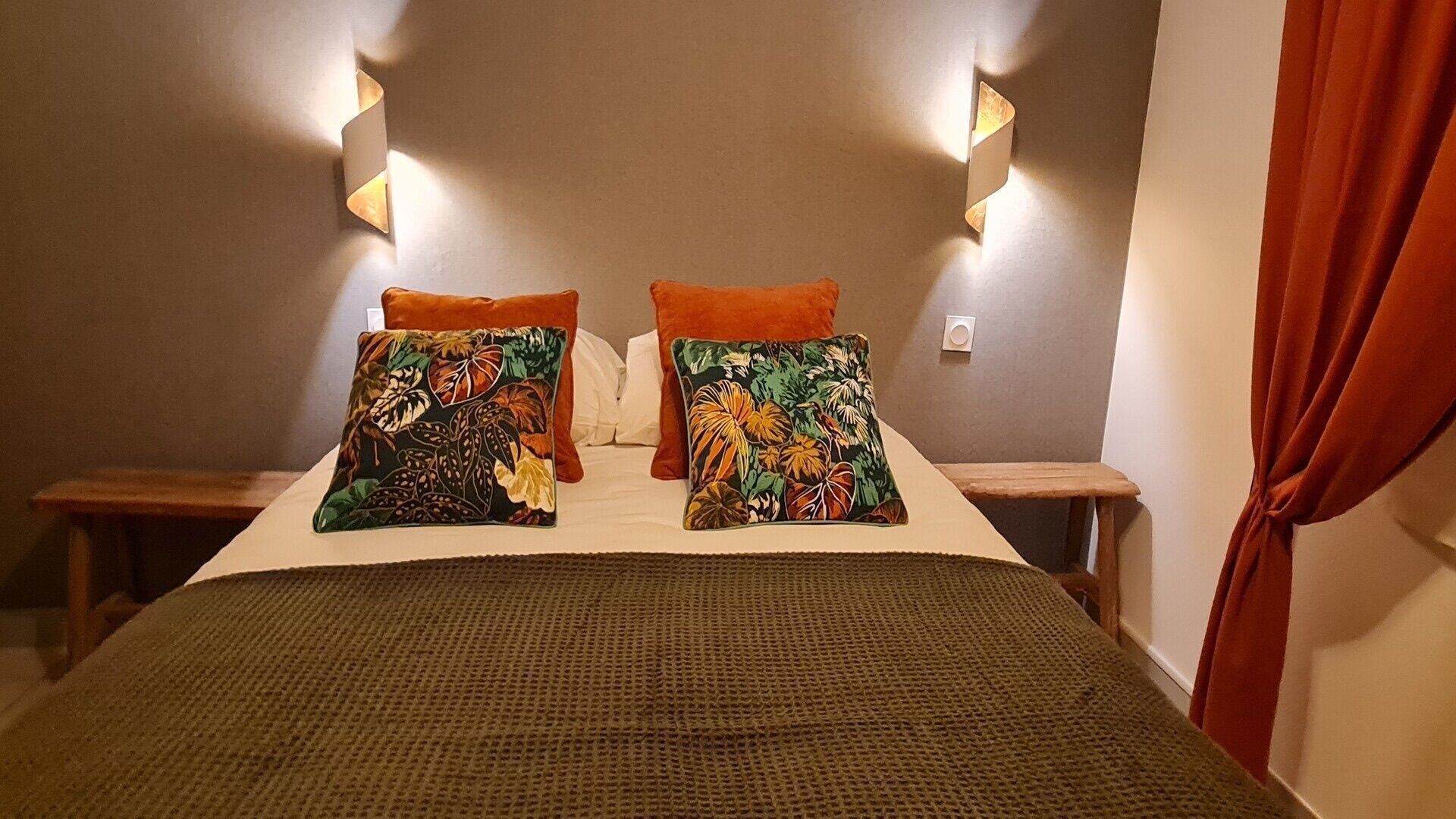 2 chambres, bureau, fer et planche à repasser, Wi-Fi gratuit