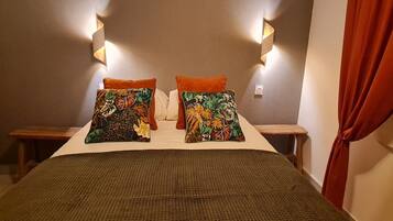 2 quartos, escrivaninha, ferros/tĂĄbuas de passar roupa