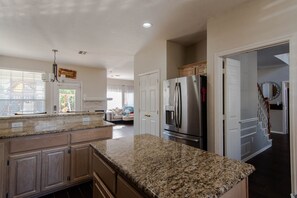 Interior - Family Friendly 5 bd in West Plano, Grill and Playset (Plano)