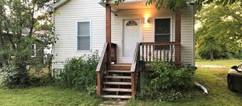 12 Myra Ave · Relaxing Cottage by the Lake + Parking