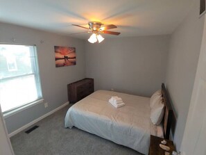 2 bedrooms, desk, free WiFi, bed sheets