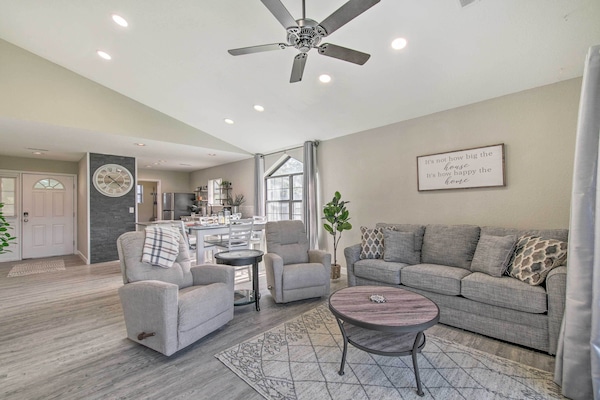 Branson Vacation Rental | 2BR | 2BA | 1,239 Sq Ft | Steps Required to Access