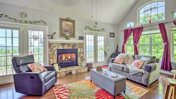TV, fireplace, DVD player, books