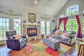 TV, fireplace, DVD player, books