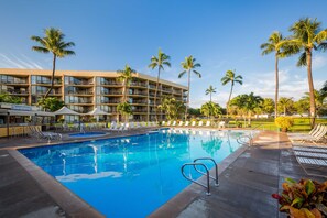 A heated pool - Ocean view on the 4th floor A-411 (Kihei)