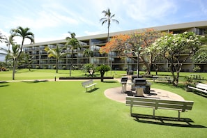 Outdoor dining - Maui Sunset A415: 1 BR, 2 BA Condominium in Kihei, Sleeps 5 (Kihei)